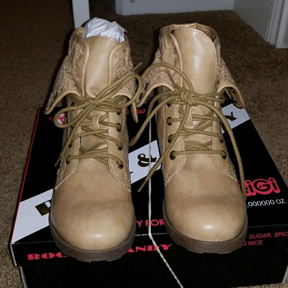 SOLD 🆕 Tan Combat Boots! - Picture 3 of 5
